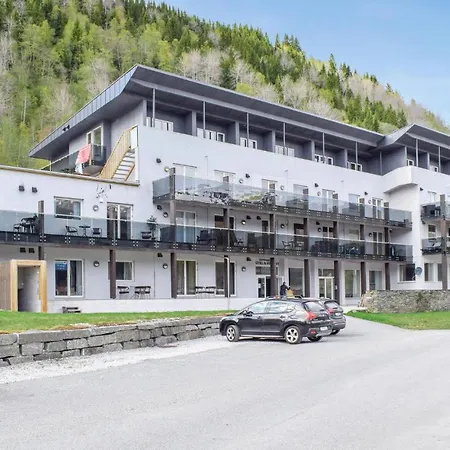 In With Swimming Pool شقة Vossestrand